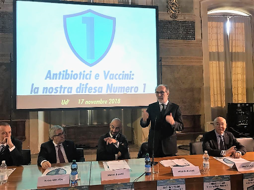 Il vicegovernatore del Friuli Venezia Giulia, Riccardo Riccardi, interviene al convegno "Antibiotici e vaccini, la nostra difesa numero uno" nel salone del Parlamento del castello di Udine.

